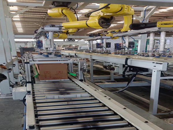 青島賽邦生產(chǎn)的上下料機(jī)器人展示