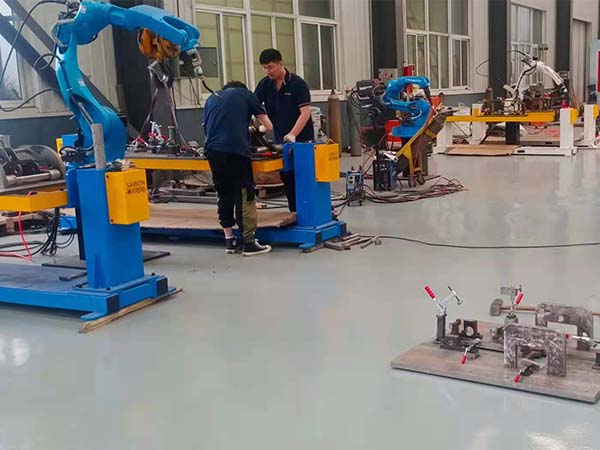 青島賽邦智能焊接機(jī)器人廠家的發(fā)貨現(xiàn)場