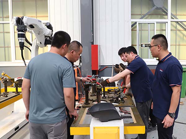 蹦床支架焊接機器人