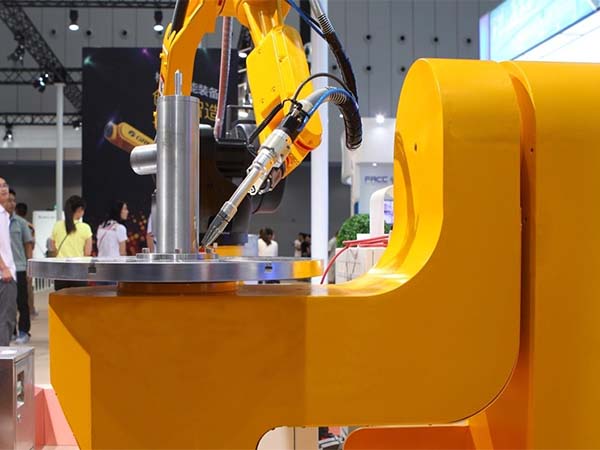 檢查焊接變位機(jī)翻轉(zhuǎn)傳動