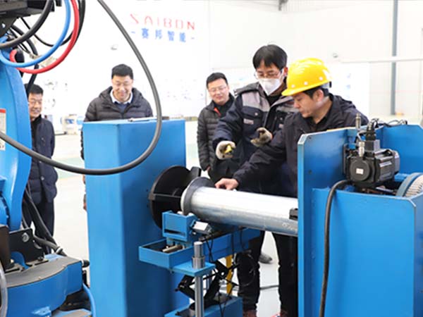 工業變位機搭配焊接機器人操作流程