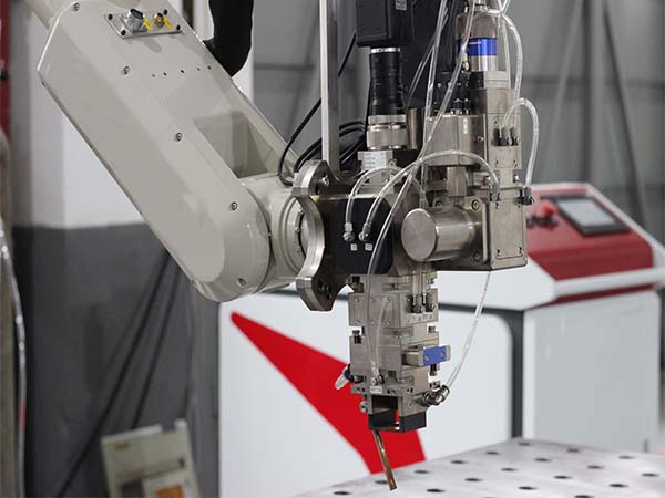 激光焊接機器人的焊接缺陷是可以進行預防和解決的