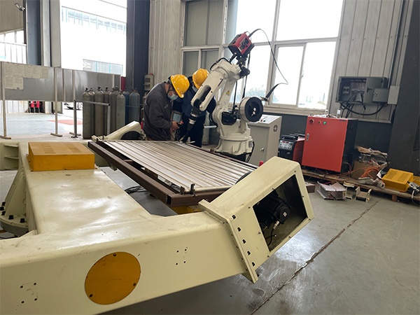 工業(yè)焊接機器人在工作時如何進行預防措施？