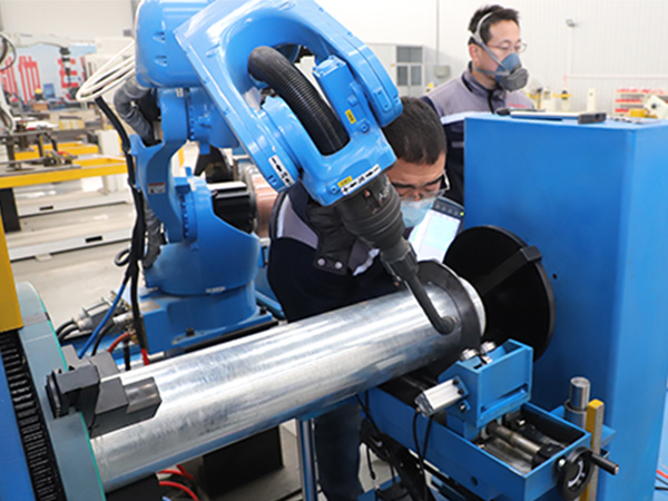 管道焊接機器人是如何進行工作的？