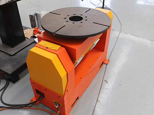 焊接變位機的結構組成